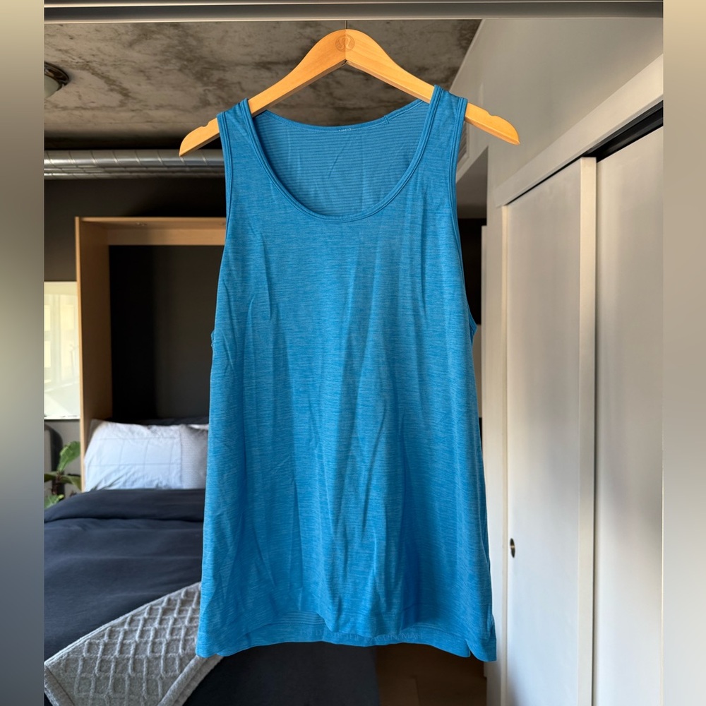 Lululemon metal vent tank